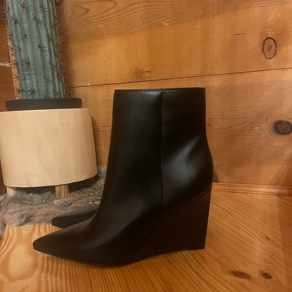 Marc Fisher ▪️ Black Wedge Booties